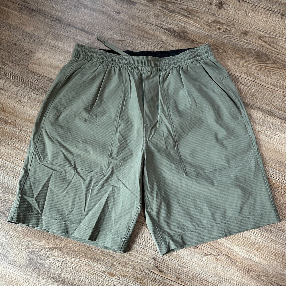 Lululemon Mens Bowline Shorts Size Medium Green Drawstring Outdoor Summer